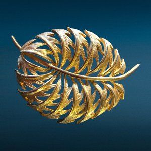VINTAGE GOLD TONE Double Leaf Open Metalwork Brooch Pin